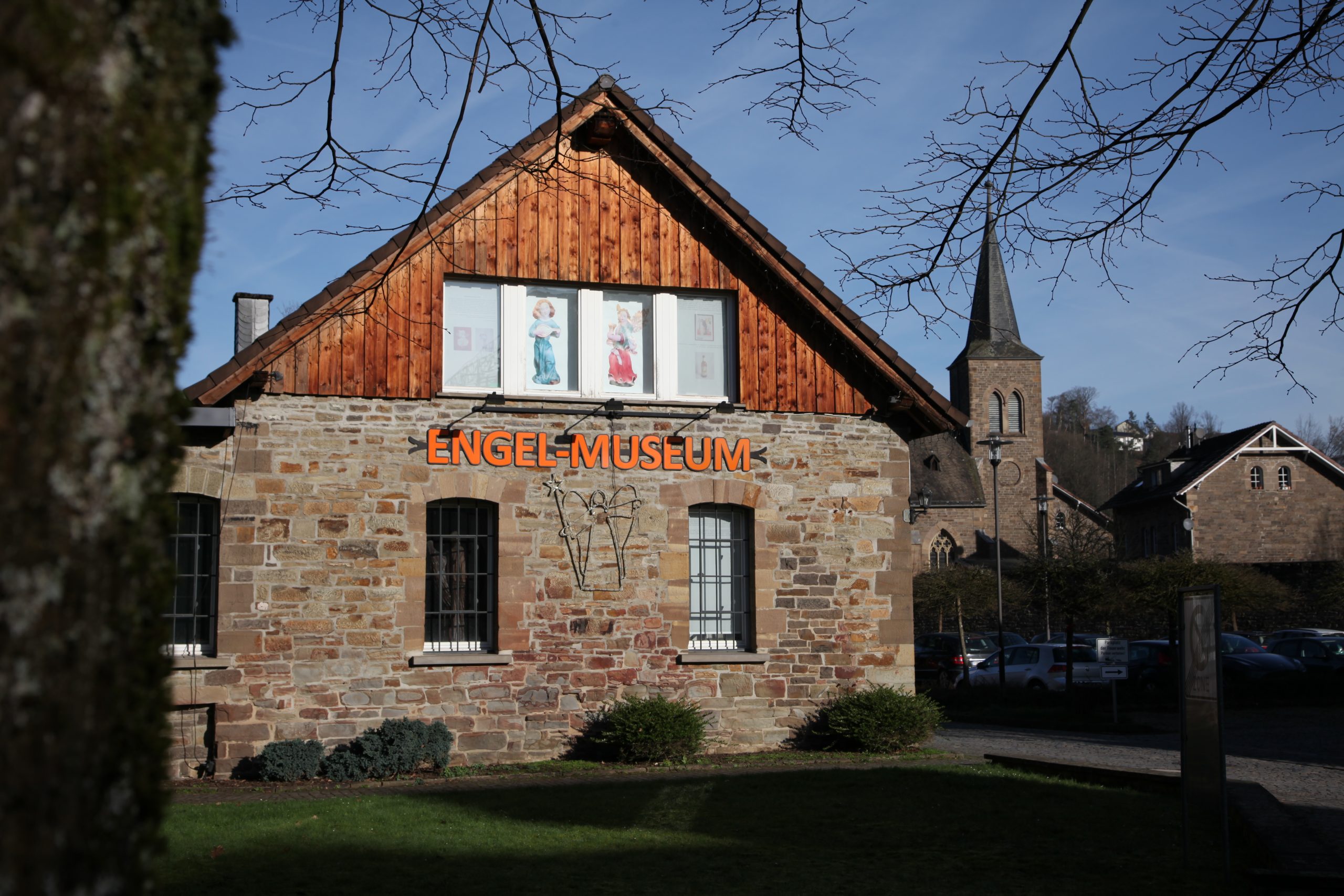 Fassade mit Schriftzug Engel-Museum