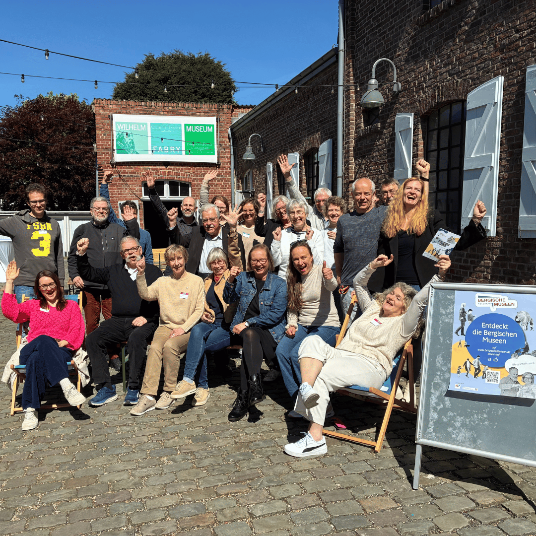 Gruppenbild im Innenhof des Museums