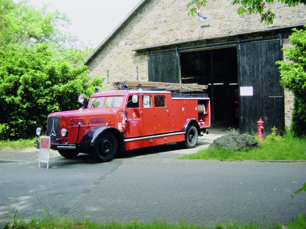 Oldtimer in der Museumscheune Feuerwehrmuseum Heiligenhaus