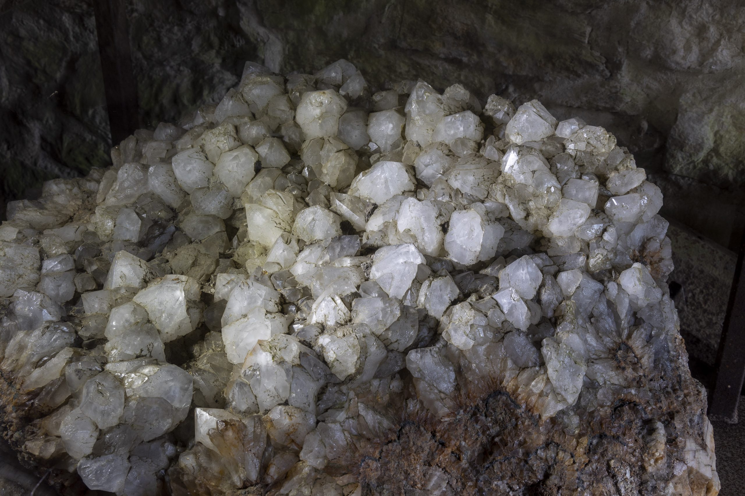 Quarzstufe im Kalkstein. Foto: Peter Marschall