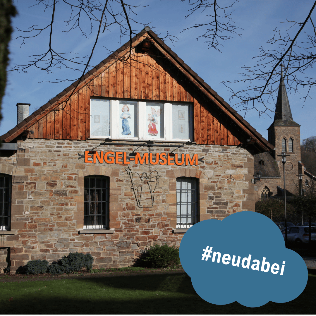 Außenansicht Engel-Museum mit Zusatz #neudabei
